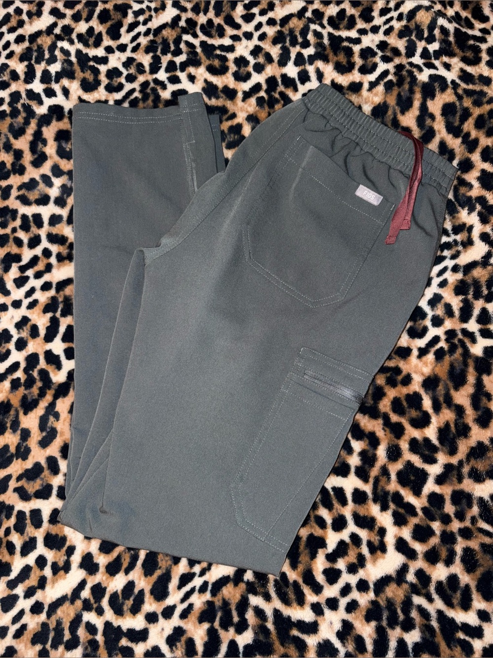 FIGS Women’s Small Regular Bonsai Scrubs Straight Leg with Burgundy Drawstring